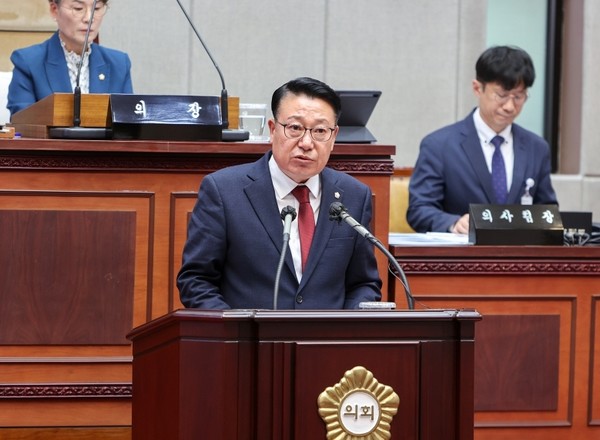 시흥시의회 이봉관 의원은 배곧 경기남부과학고 유치 반대 입장을 표명했다.
